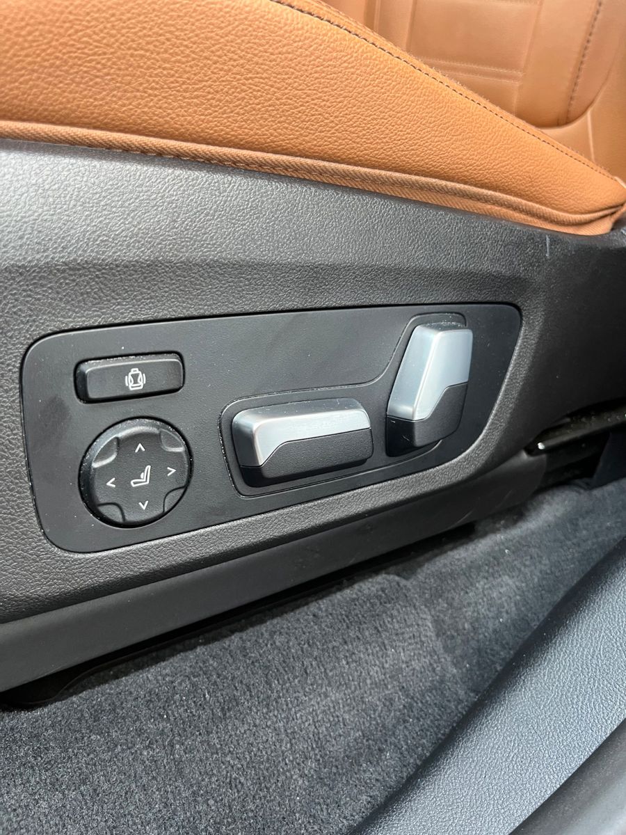 Fahrzeugabbildung ALPINA XD3 3.0- Soundsystem -HeadUp-Pano-Sitzh hinten-
