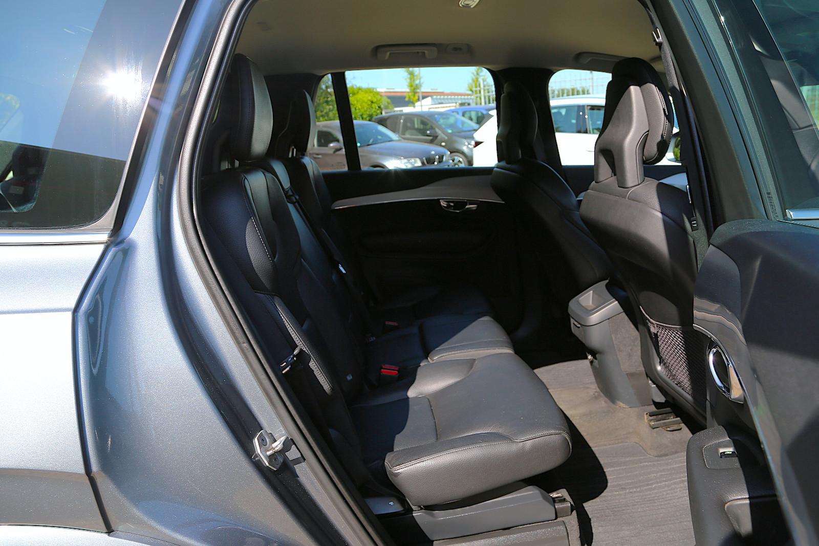 Volvo XC 90 Momentum 7-Sitzer LED HUD ACC Kamera 20"