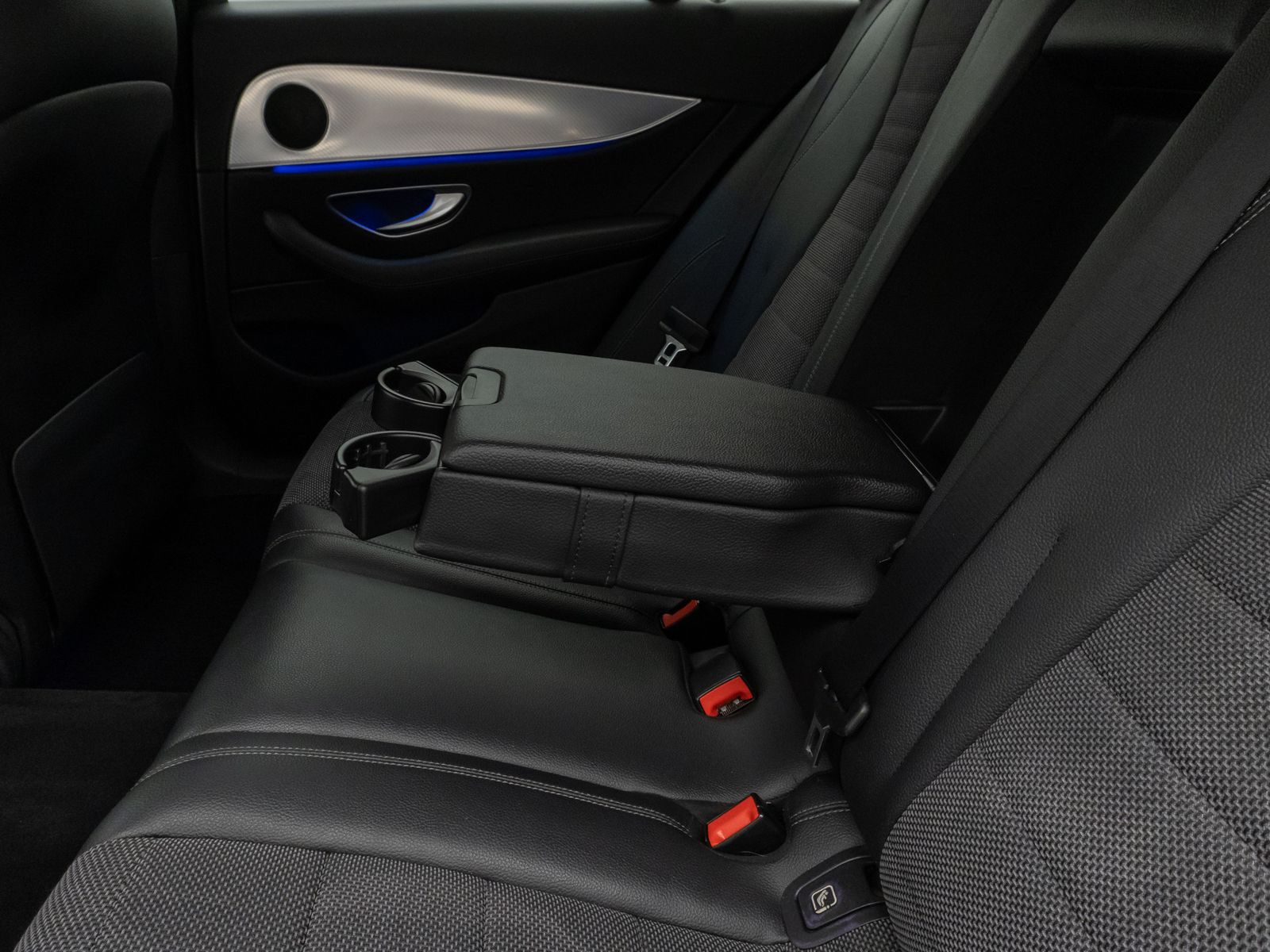 Fahrzeugabbildung Mercedes-Benz E 300 de Avantgarde Kamera AHK LED Standhzg AHK