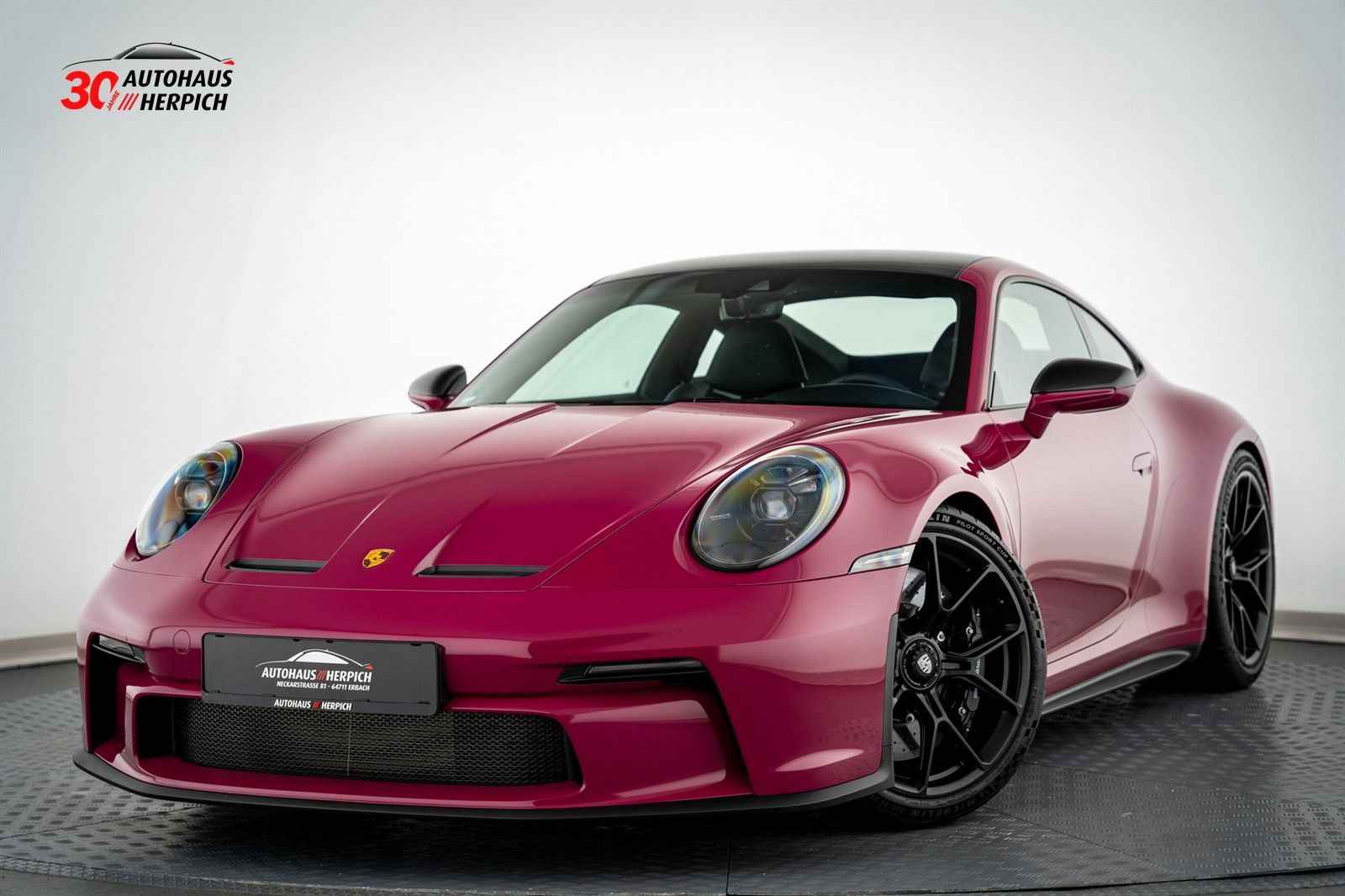 PORSCHE 992 GT3 Touring 6G-Schalter Sternrubin UPE. 241k