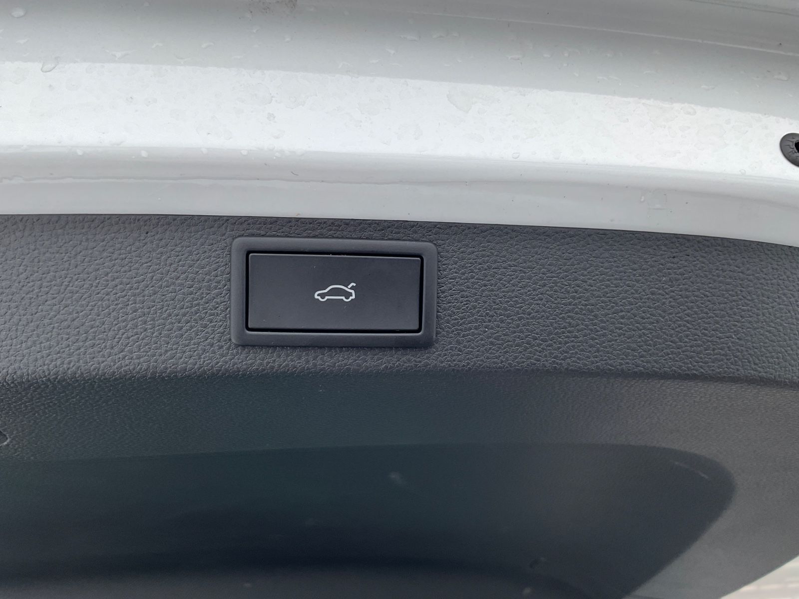 Fahrzeugabbildung SKODA Karoq 1.5l TSI DSG Tour,AHK,Navi,Kamera