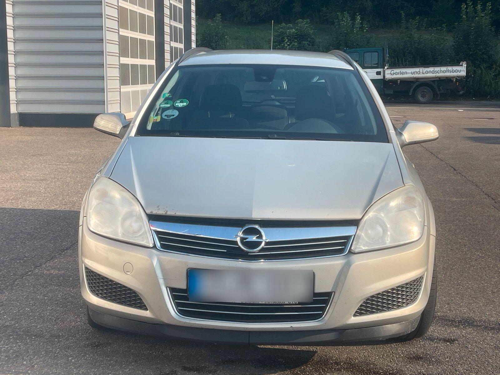 Opel Astra 2006 — rear view