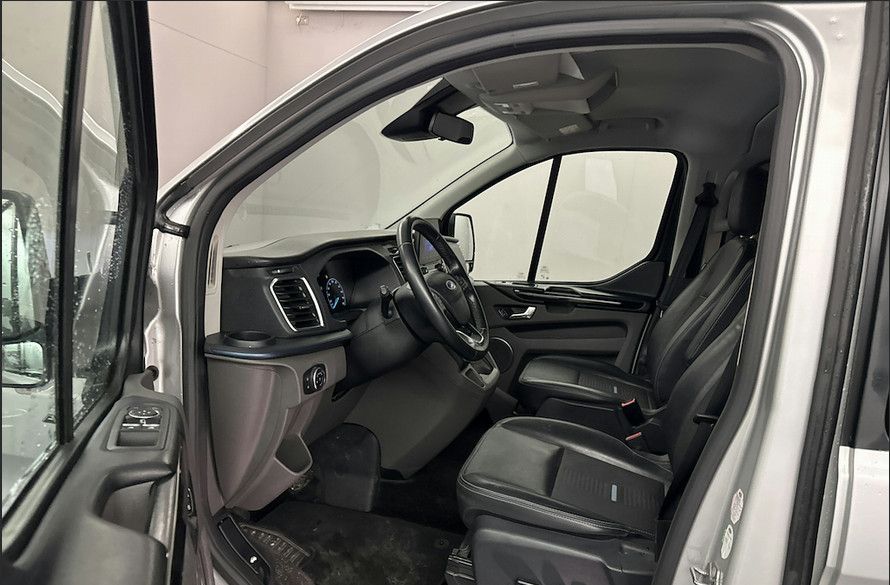 Fahrzeugabbildung Ford Tourneo Custom 320 L2H1 Autm. ActiveBus *AHK*