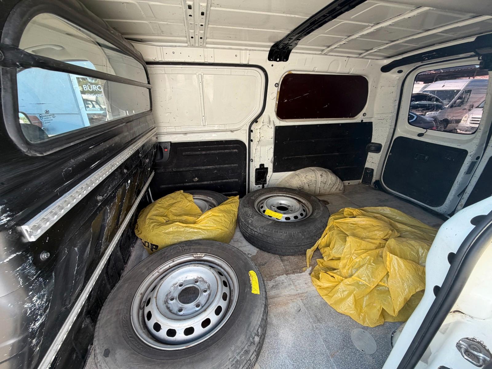 Hyundai H-1  2.5 CRDI Kasten