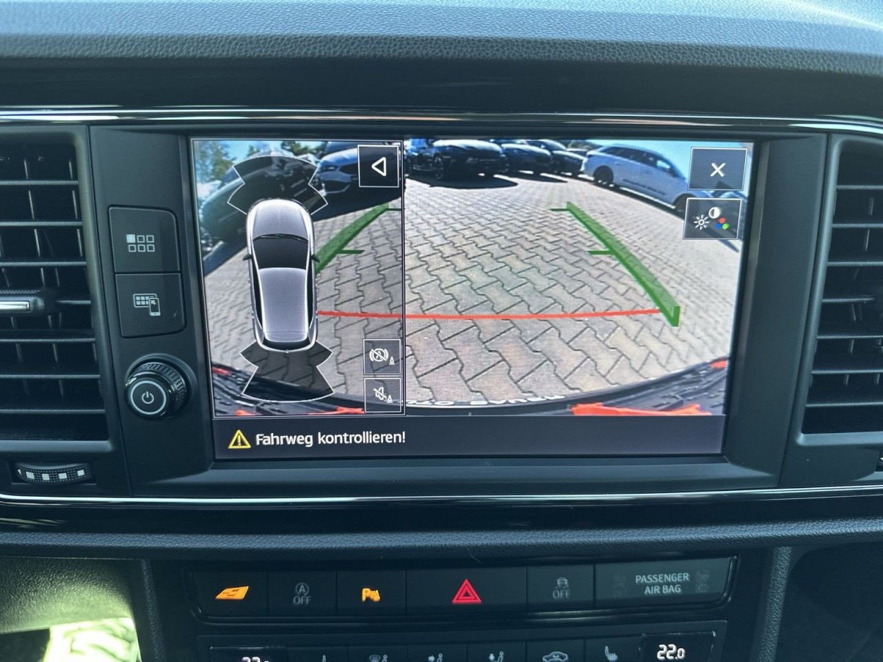 Fahrzeugabbildung SEAT Leon Cupra 2.0 TSI 213 kW (290 PS) 7-Gang-DSG - mit KI generiert/bearbeitet