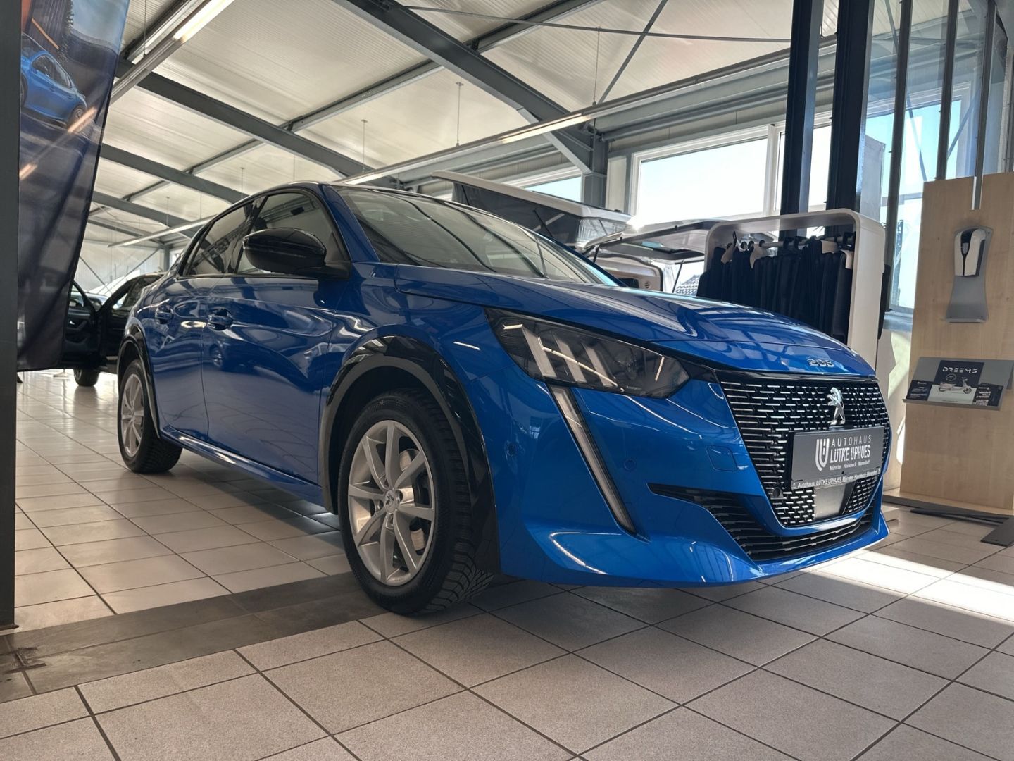 Fahrzeugabbildung Peugeot 208 GT 1.2 PureTech 130 EAT Panorama Navi ACC