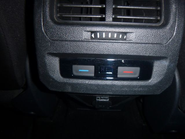 Fahrzeugabbildung Volkswagen Touran 2.0 TDI Comfortline>AUT/AHK/ACC/PDC/SHZ<