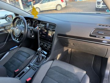 Volkswagen Golf - 10