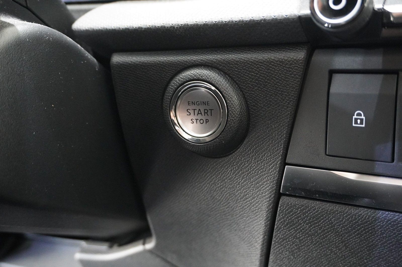 Fahrzeugabbildung Opel Astra L Lim. 1.2T ELEGANCE NAVI/LED/KAMERA/SPORT