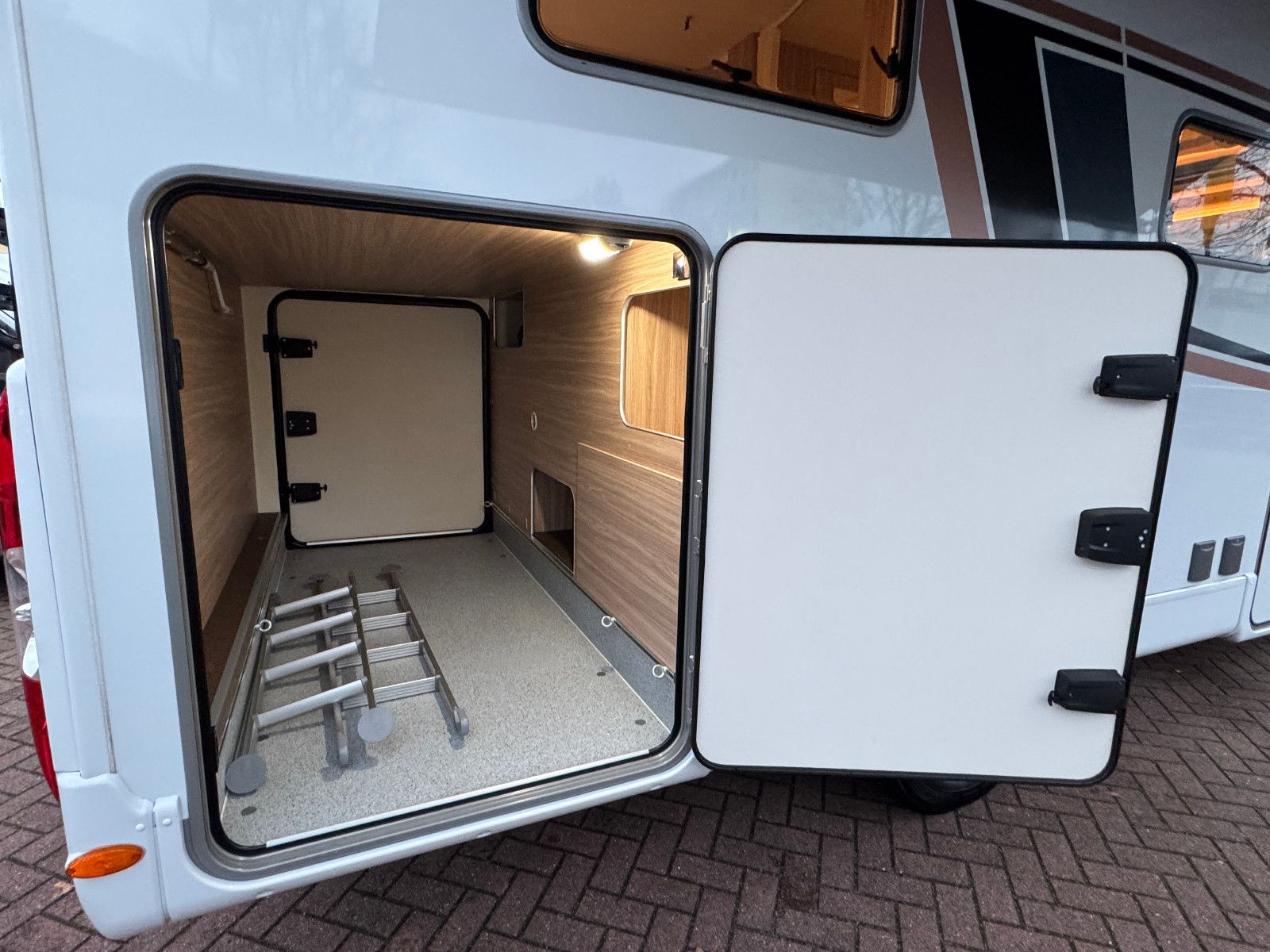 Fahrzeugabbildung Bürstner LIMITED T 690 G FIAT 9G-AUTOMATK HUBBETT SAT TV