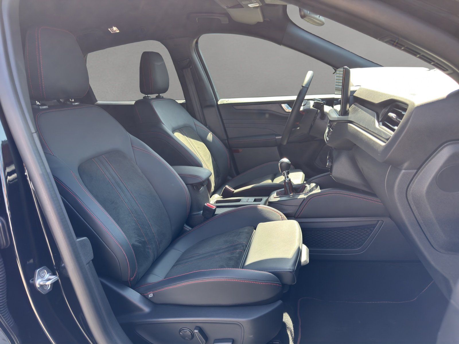 Fahrzeugabbildung Ford Kuga 1.5 ST-Line X ACC/AHK/KAMERA/LED/NAVI/SHZ/