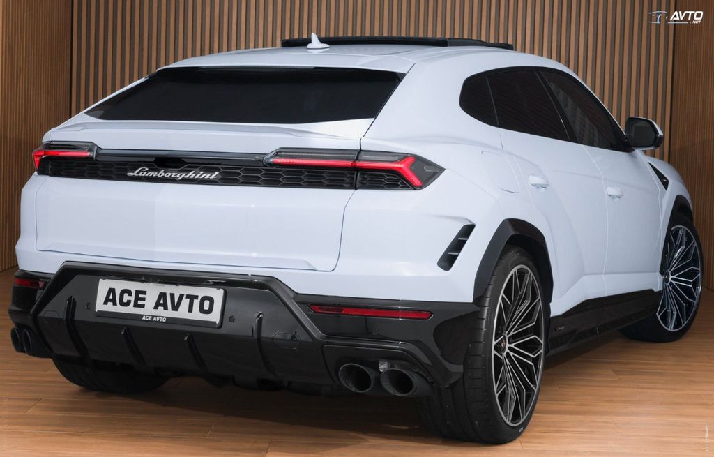 LAMBORGHINI Urus 2026