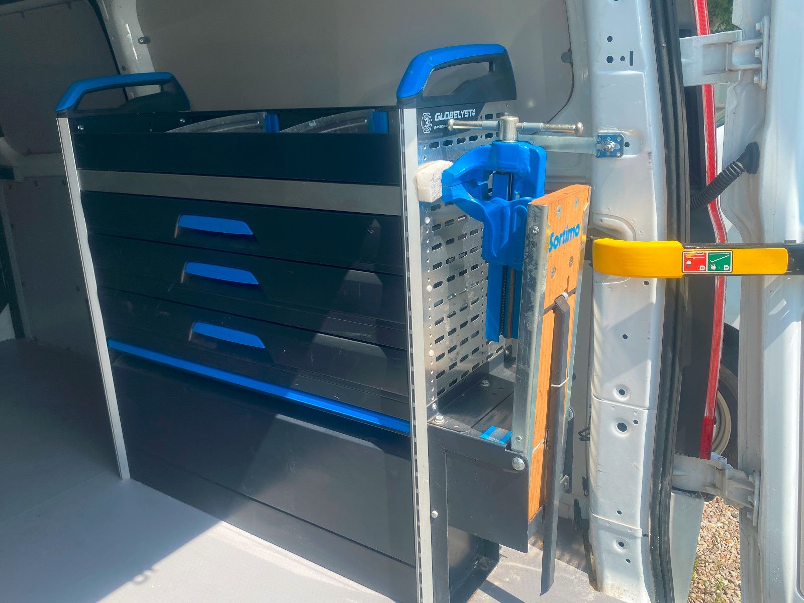 Fahrzeugabbildung Ford Transit Custom Kasten 300 L2 Trend,AHK,Regale