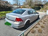 Opel Astra 1.8 ECOTEC Edition Automatik Edition - Opel Astra mit Benzin-Antrieb: Limousine, 1.8