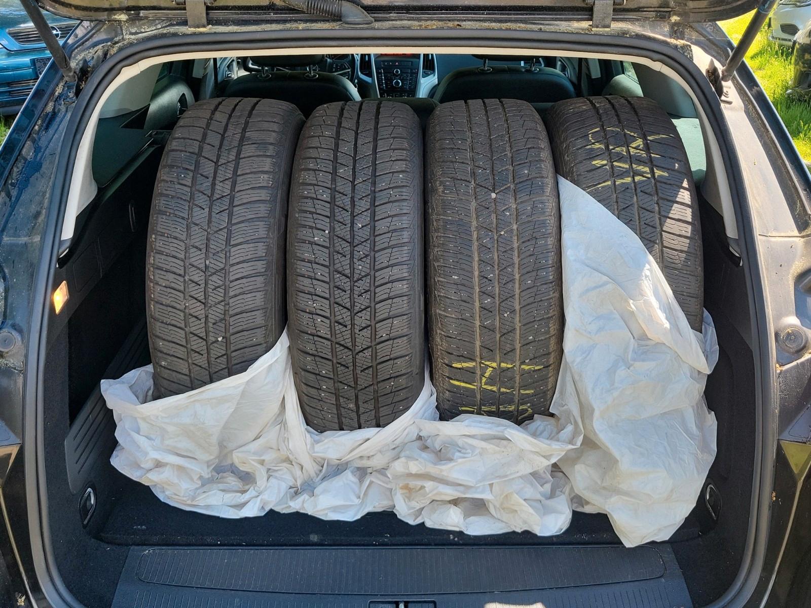 Opel Astra 2012 — photo 18