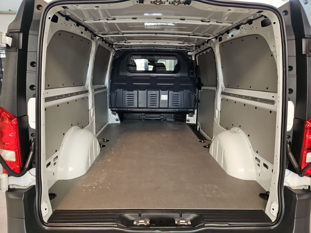 Fahrzeugabbildung Mercedes-Benz eVito 112 Kasten extralang PTS SHZ 180°Türen GRA