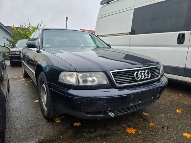 Audi A8 3,7 benziner Quattro