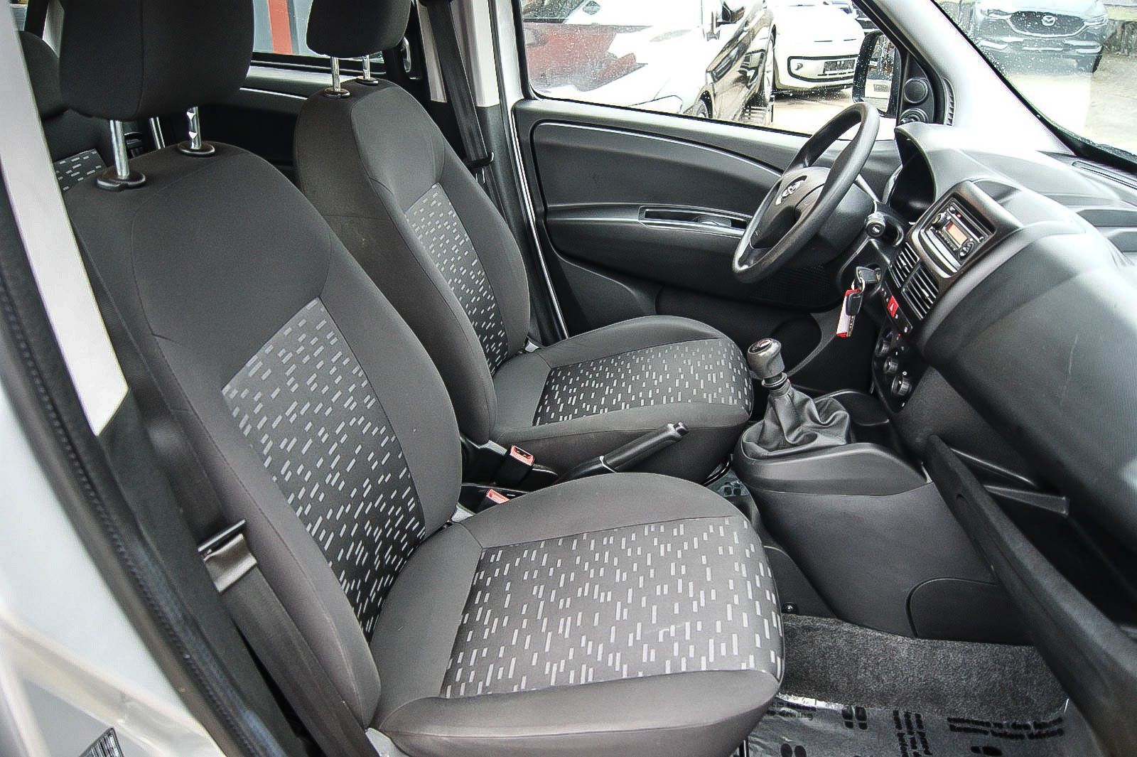 Fahrzeugabbildung Opel Combo D Selection L1H1 5-SITZE SCHIEBETÜREN 1.HD