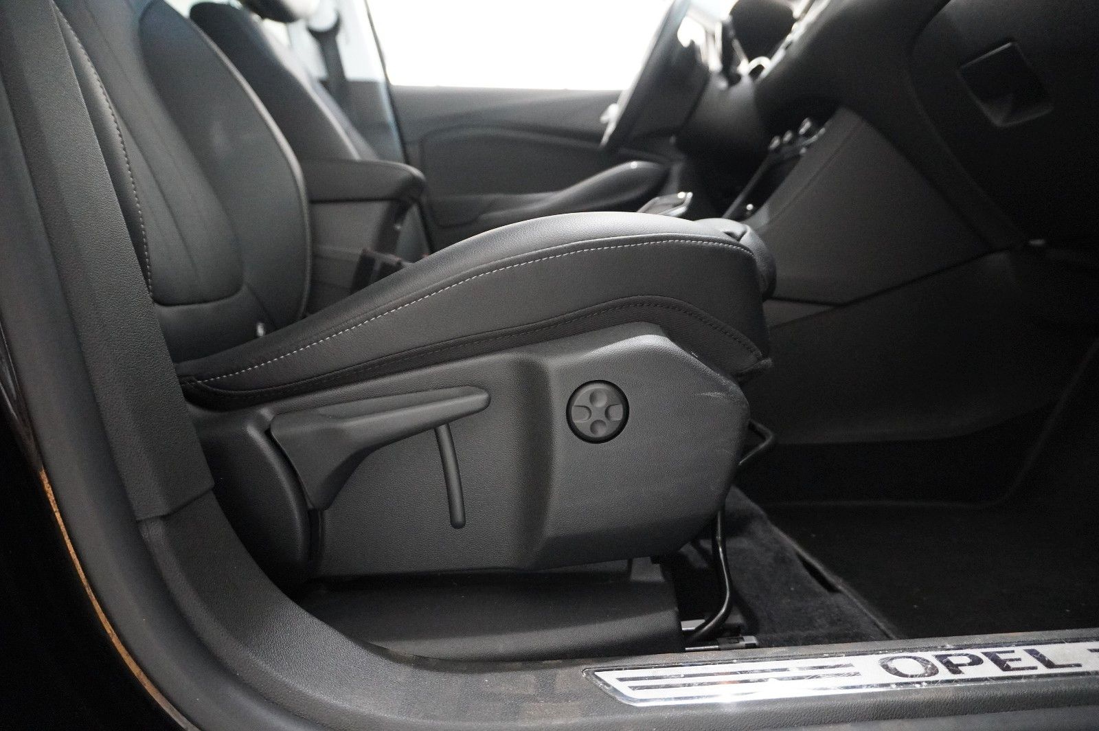 Fahrzeugabbildung Opel Grandland (X) ULTIMATE 4HYBRID NAVI/LED/360°/SHZ