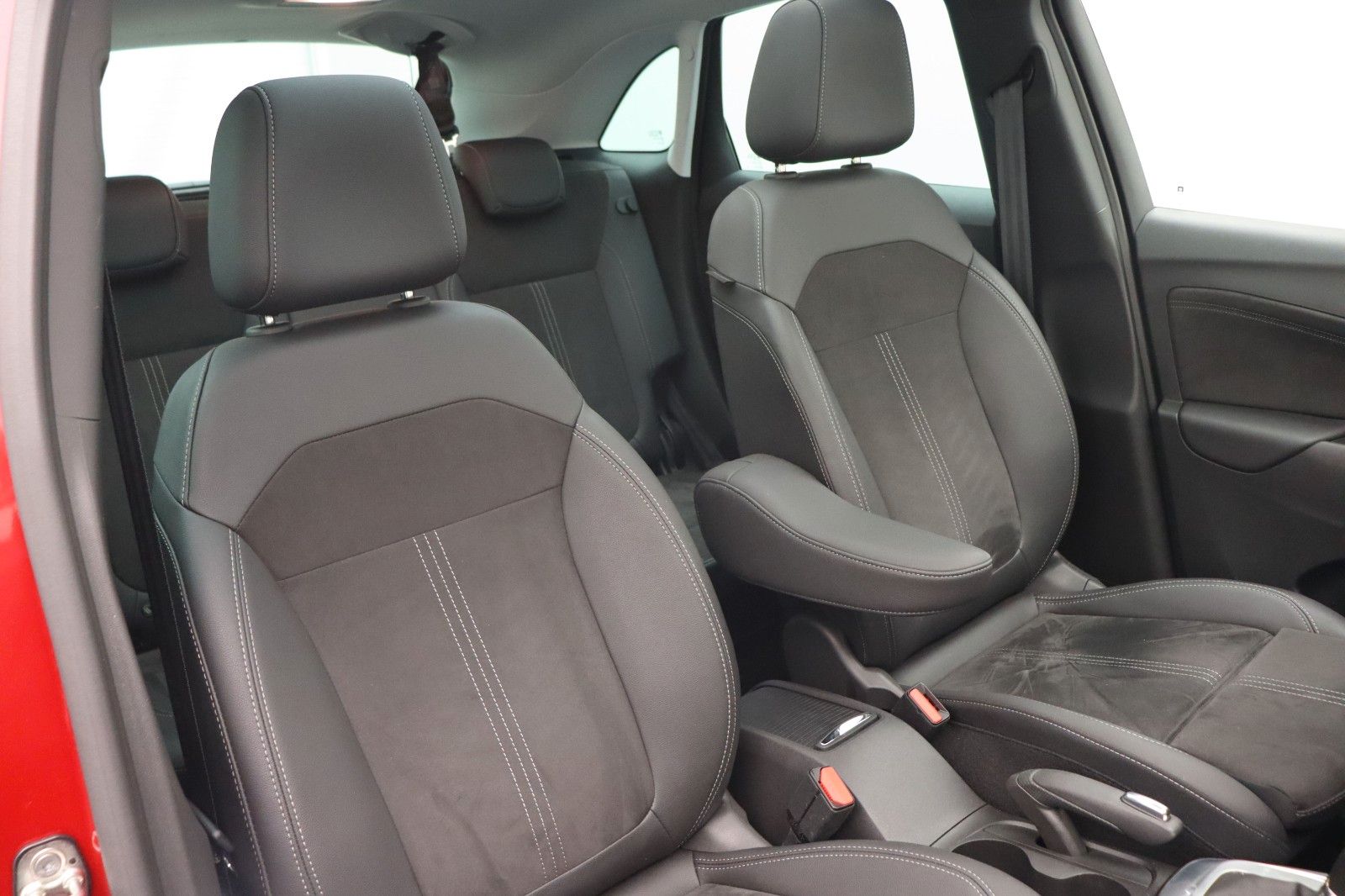 Fahrzeugabbildung Opel Crossland 1.2 Ultimate Paket NAVI HUD LED PANO