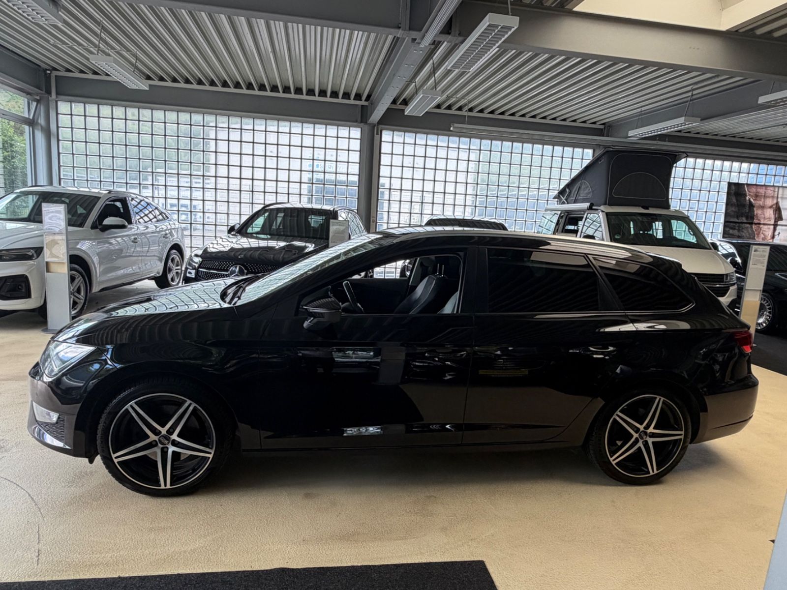 Fahrzeugabbildung SEAT Leon ST FR 2.0 TDI DSG 184PS * LED *