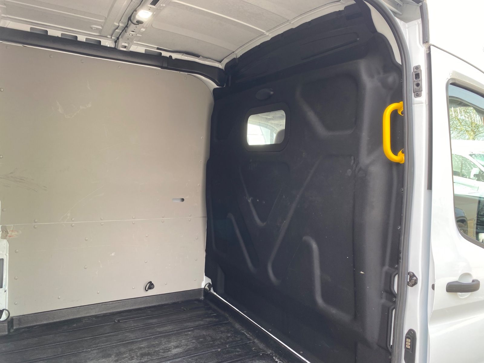 Fahrzeugabbildung Ford Transit Kasten 350 L3H2 Trend,AHK,SHZ,StHZ,SHgep