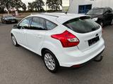 Ford Focus Lim. Titanium - Ford Focus aus 2011: Limousine