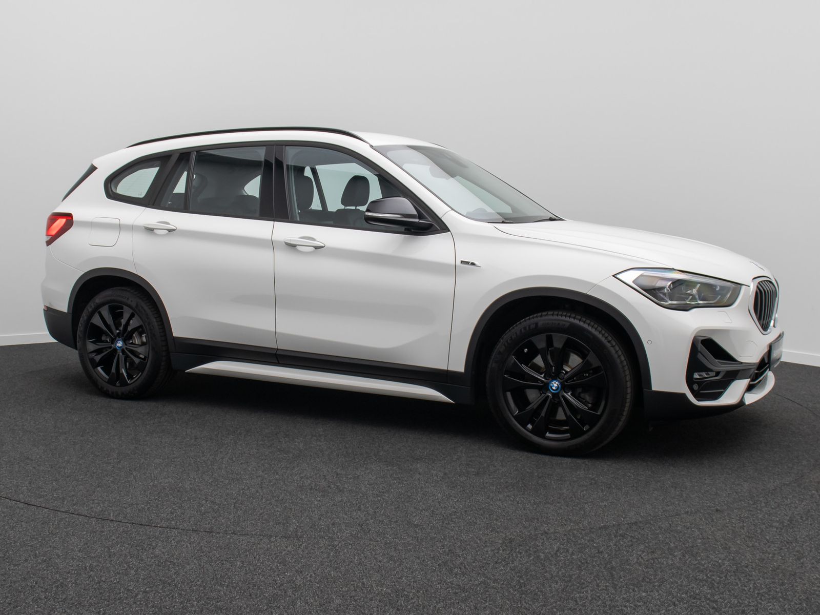 Fahrzeugabbildung BMW X1 xD25e Sport Line Kamera HUD DAB Leder 18Zoll