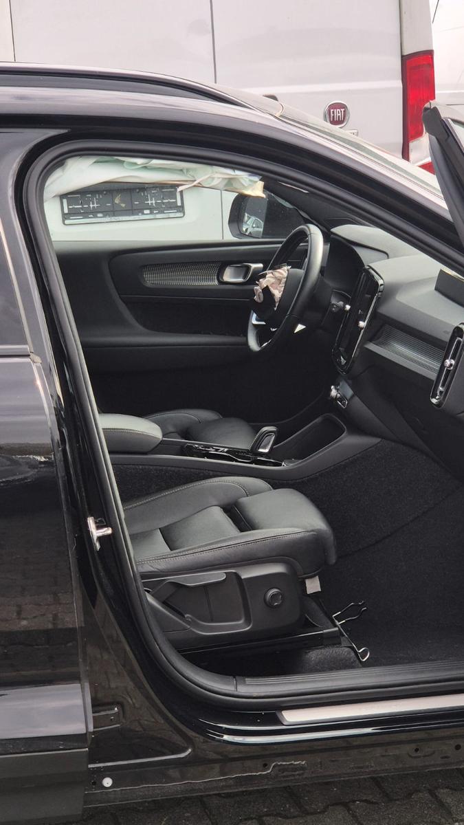 Volvo XC 40 R Design Recharge 2WD*Leder*LED*Sportfahrw
