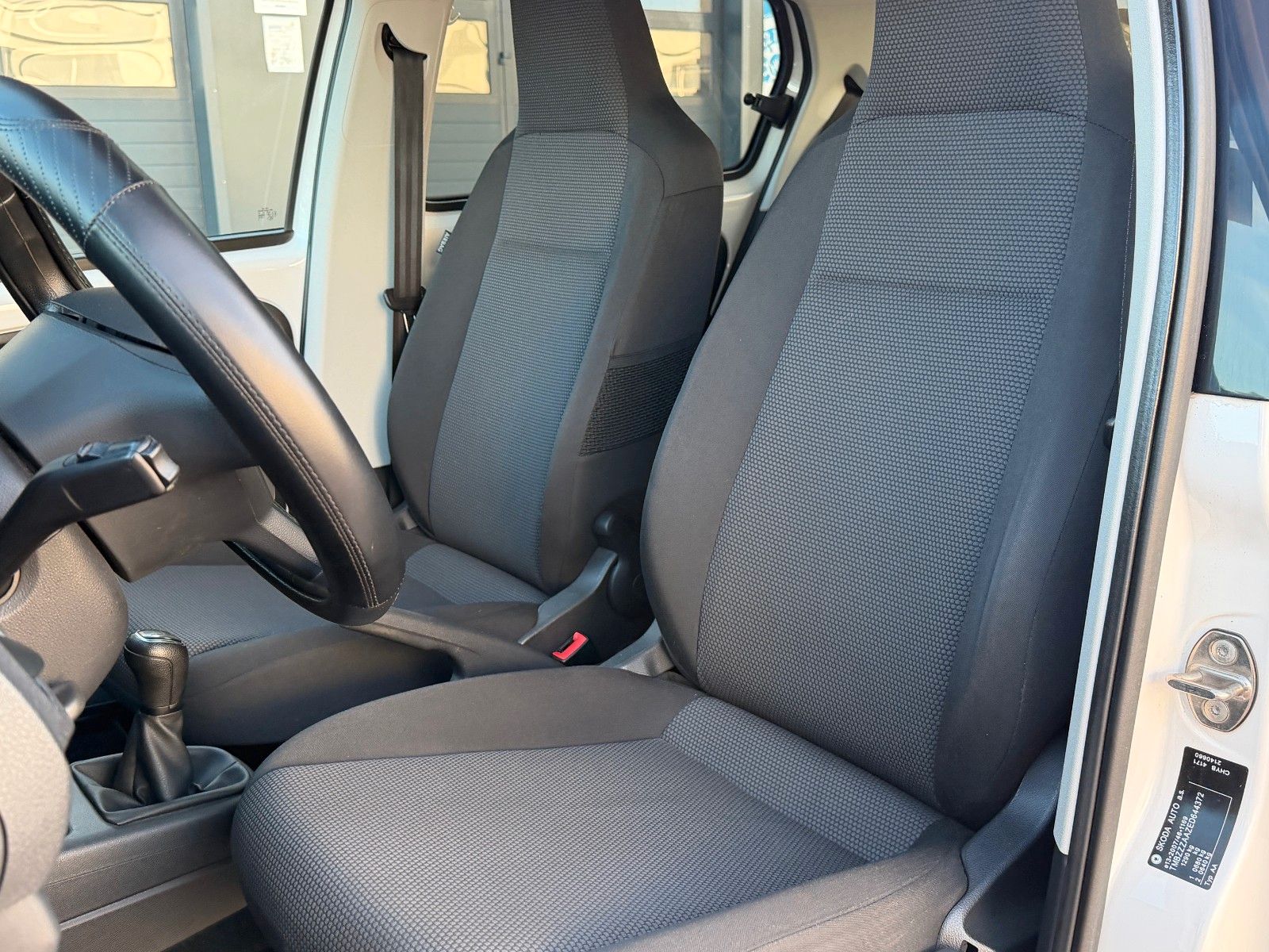 Fahrzeugabbildung SKODA Citigo 1.0 Elegance *Panorama*Sitzhzg*8fach*PDC*