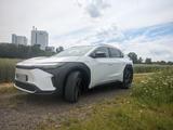 Toyota bZ4X FWD Vollausstattung, 8-fach bereift & mehr - weiße Toyota bZ4X