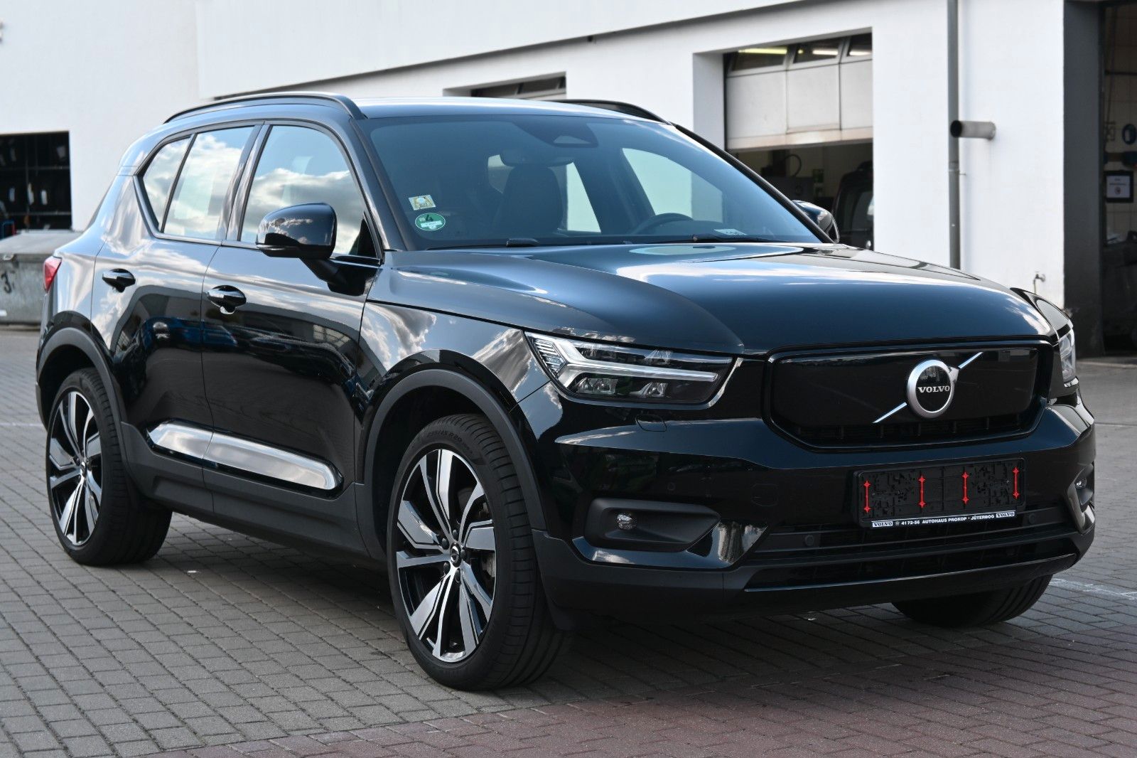 Fahrzeugabbildung Volvo XC40 BEV AWD R Design*H&K*FSHZG*RFK*WP*20Zoll*