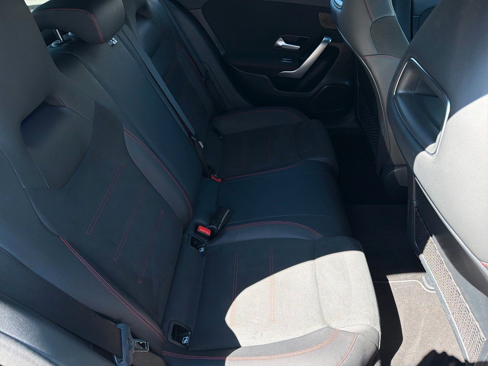 Fahrzeugabbildung Mercedes-Benz A 180 AMG Line, PARK-PAKET