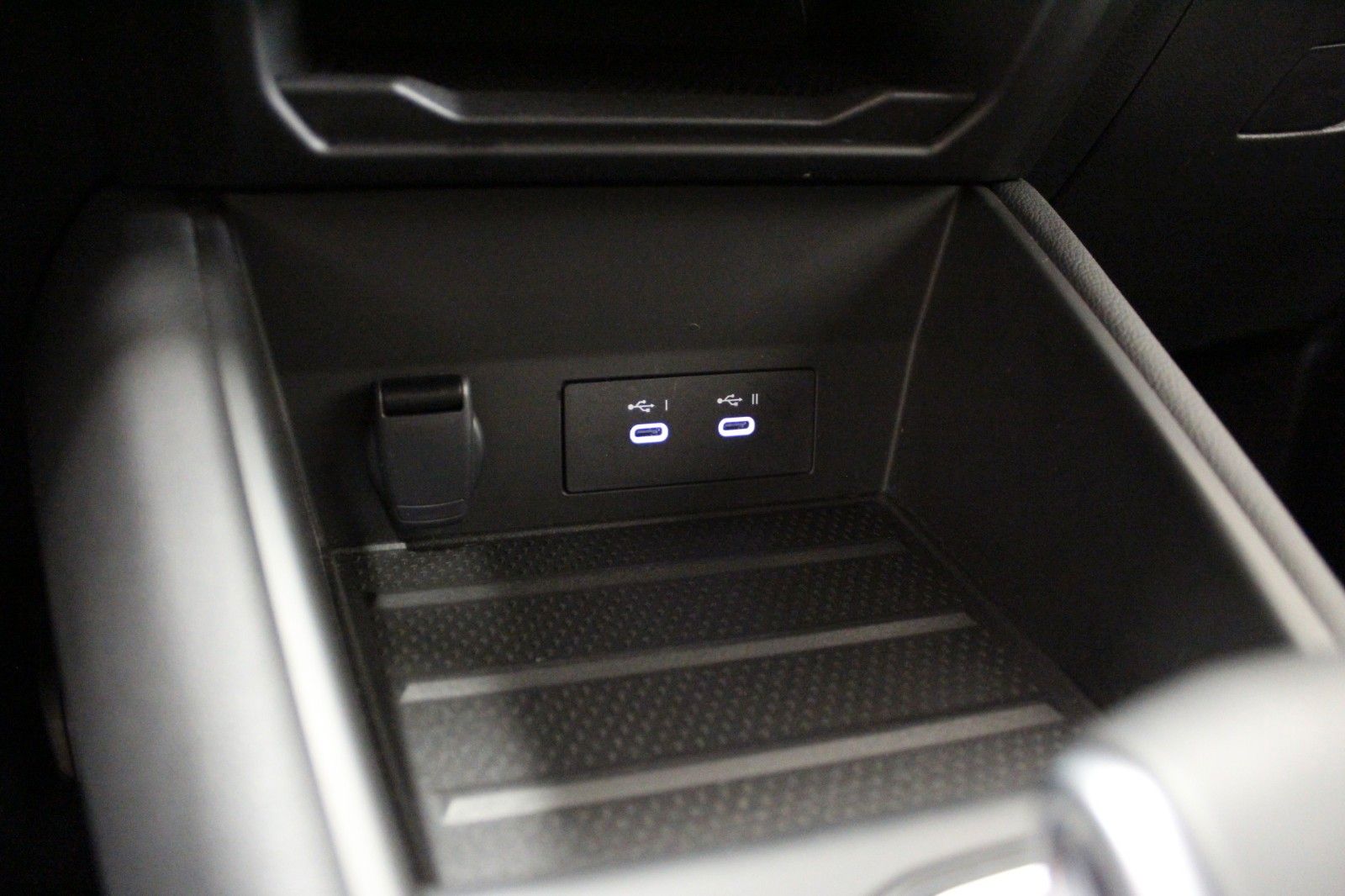 Fahrzeugabbildung Renault Captur Mild Hybrid 160 EDC Techno *Ganzjahresrei