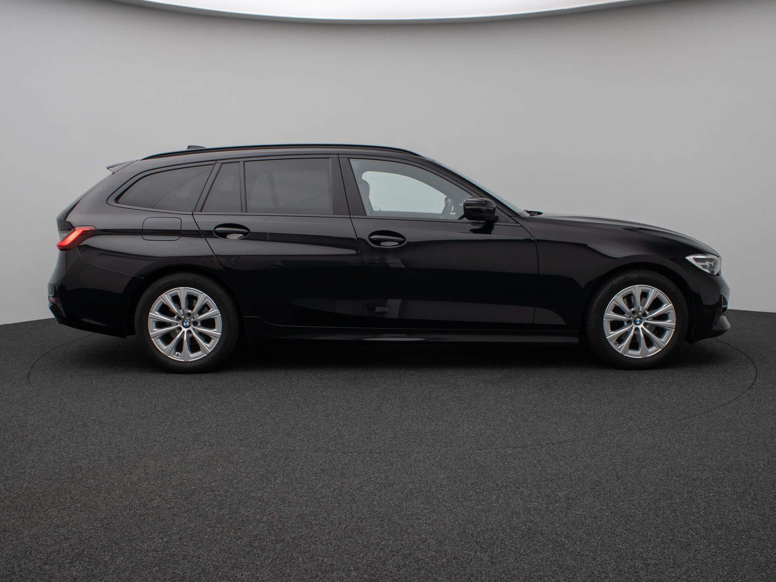 Fahrzeugabbildung BMW 320d Panorama HiFi PDC LED Geschwindigkeitsreg