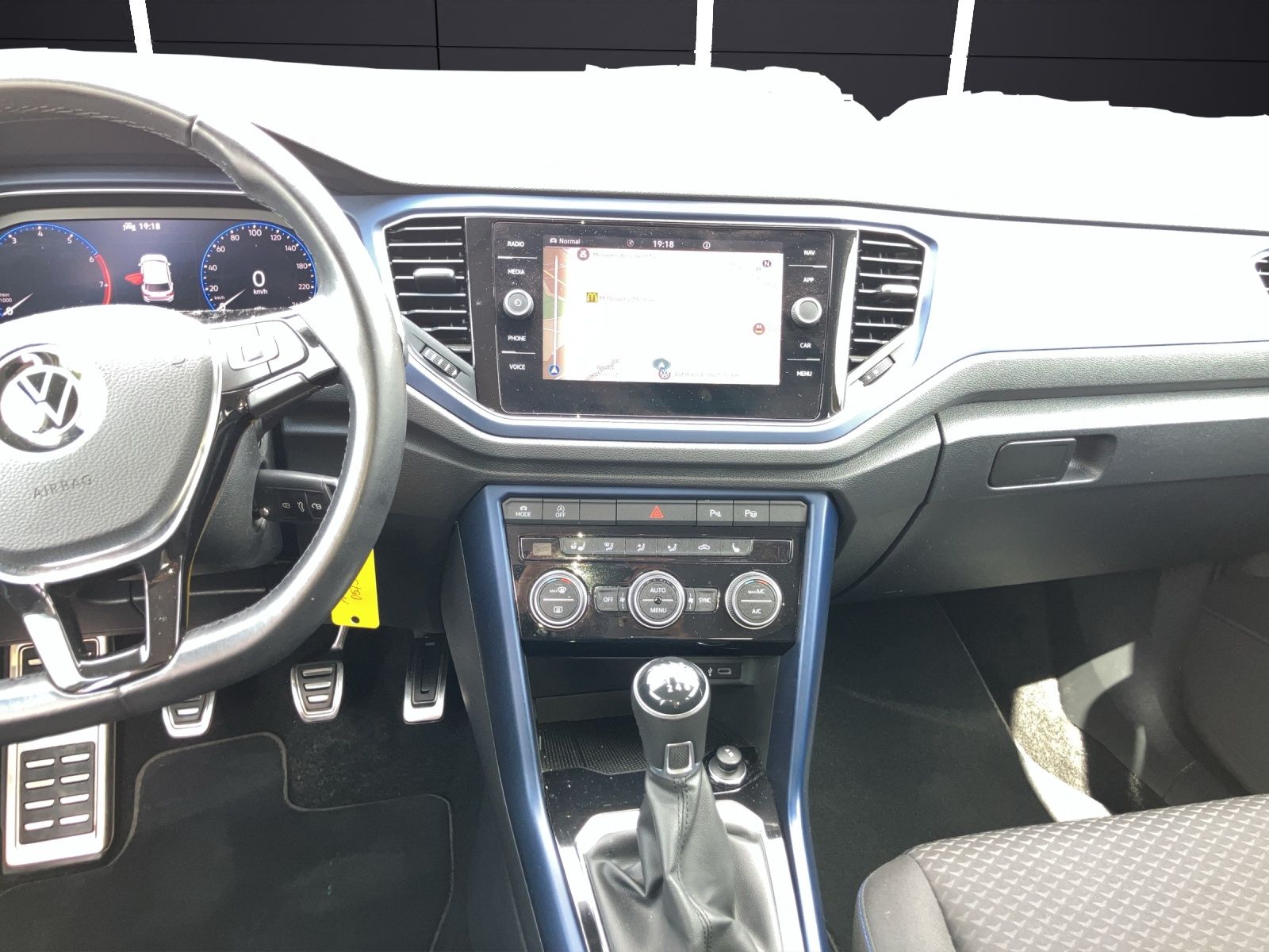 Fahrzeugabbildung Volkswagen T-Roc TSI United LED Navi AID ACC Park-Assist SH