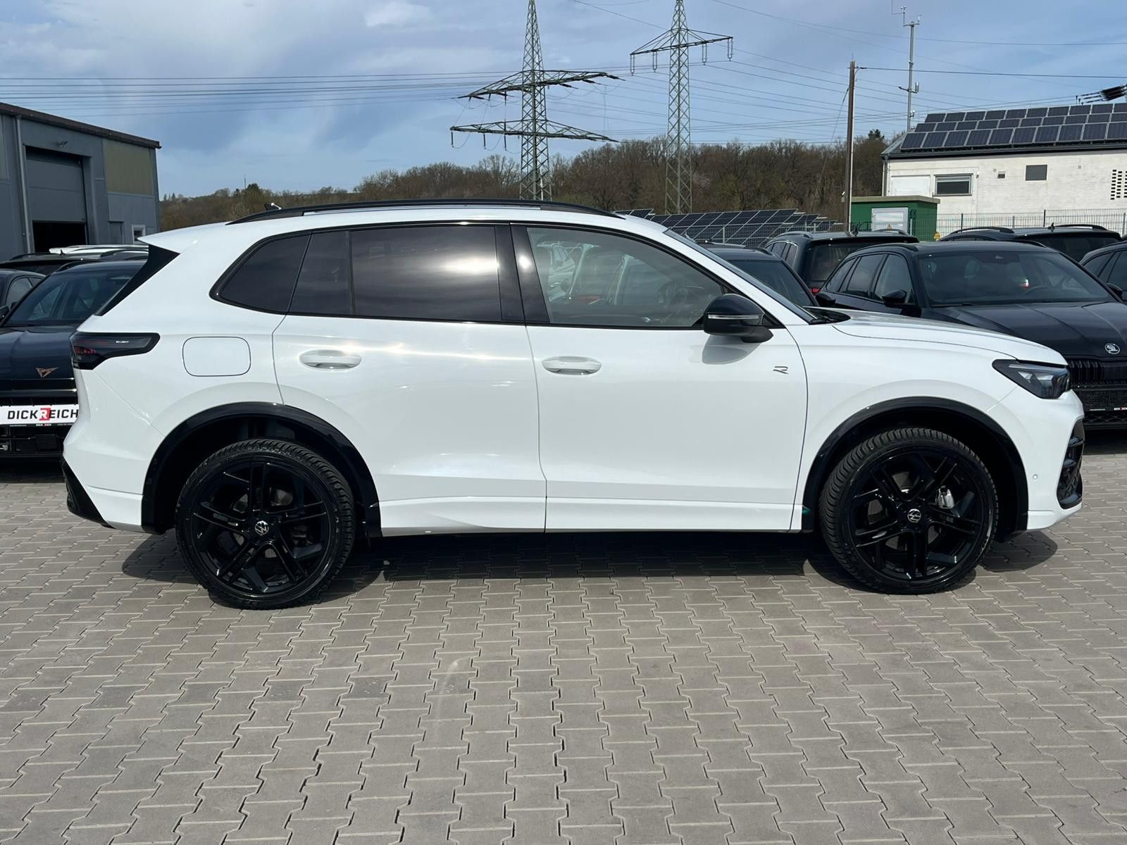 Изображение автомобиля Volkswagen Tiguan 2.0 TDI 4M R-Line PANO*H&amp;K*AHK*MATRIX*20"