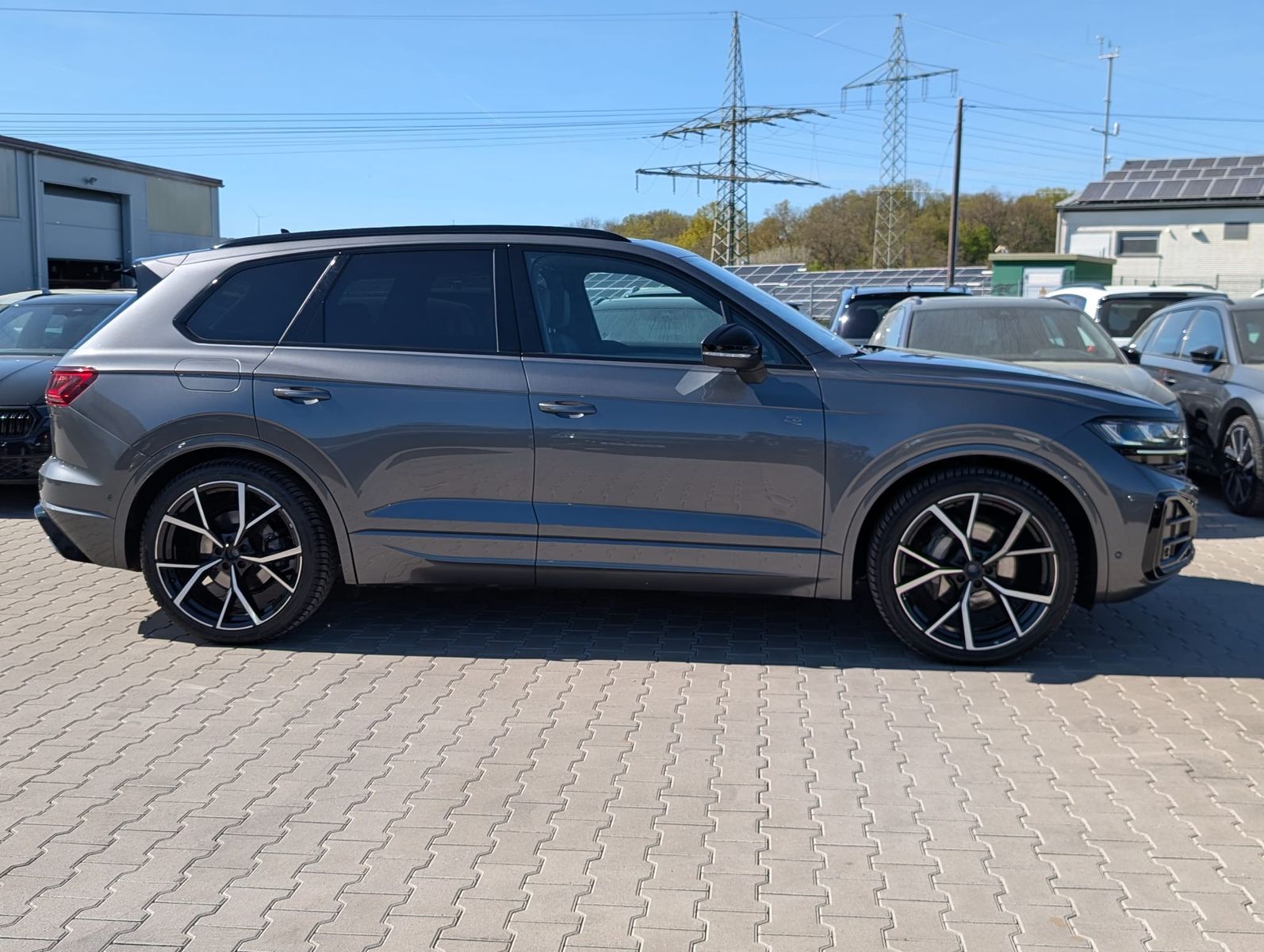 Fahrzeugabbildung Volkswagen Touareg 3.0TDI 4M R-Line VOLL Black 22" UPE 114T
