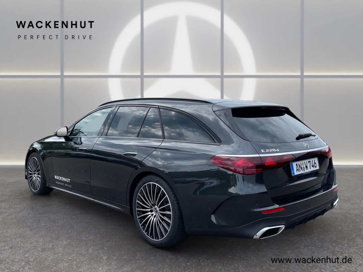 Mercedes-Benz E 220 d 4MATIC T-Modell AMG AHK-klappbar El. Pan
