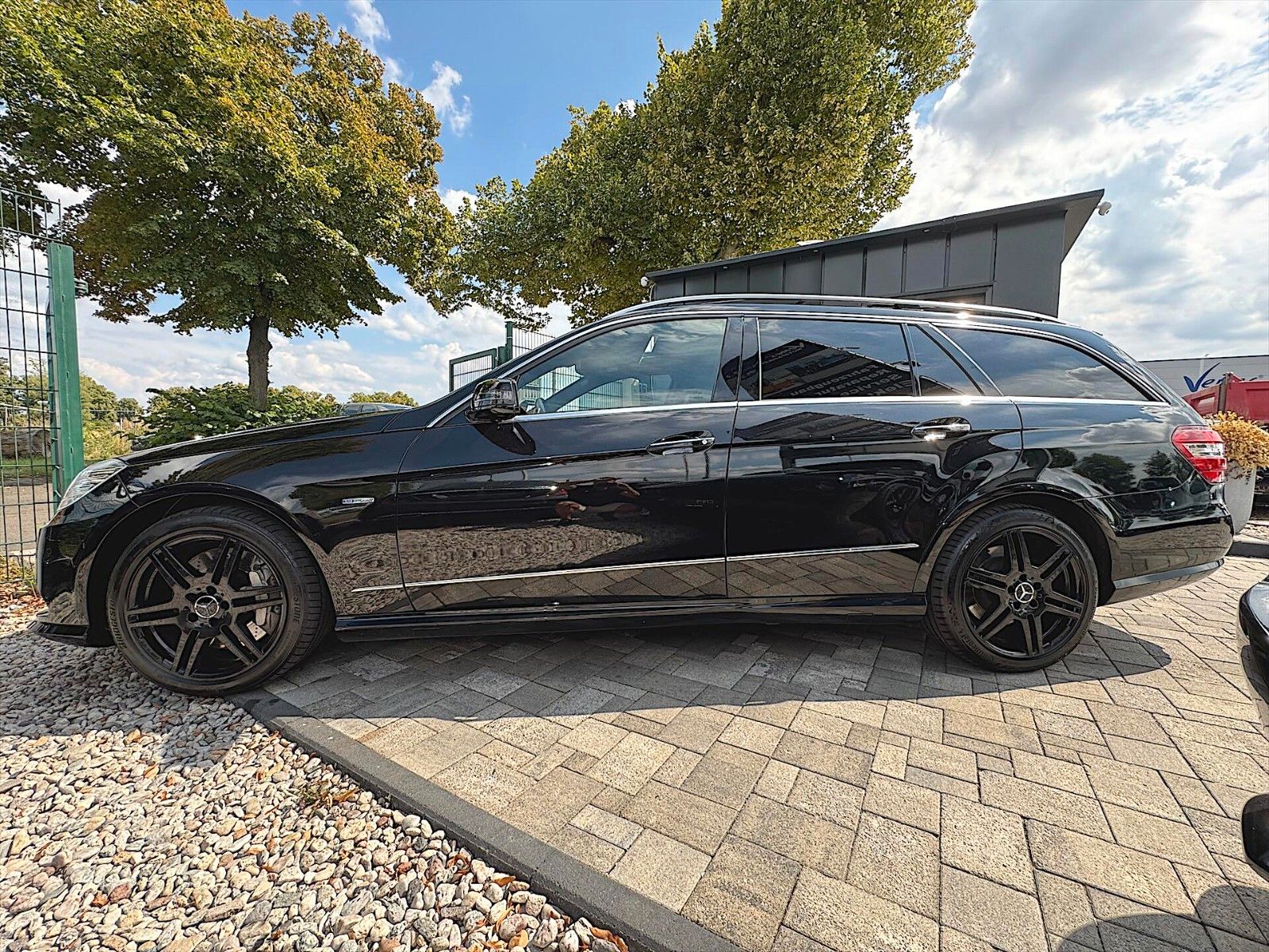 Fahrzeugabbildung Mercedes-Benz E 500 CGI AMG Black Edition *ACC*Pano*Airmatic*