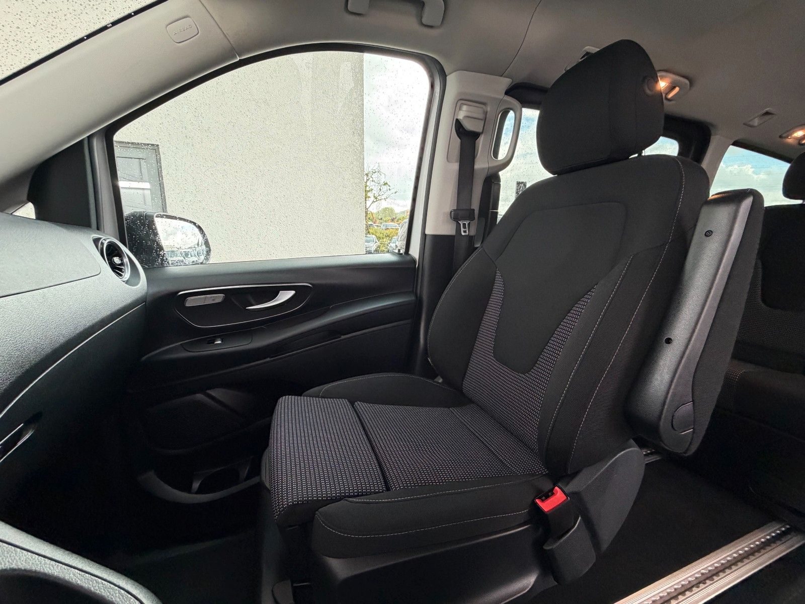 Fahrzeugabbildung Mercedes-Benz Vito 116 CDI Tourer 9G Laderampe Stdheiz LED
