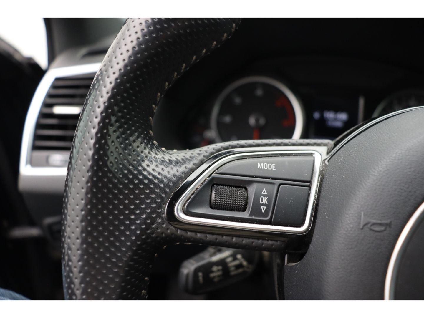 Fahrzeugabbildung Audi Q5 2.0 TDI 130kW quattro ACC Sportsitze Standhei