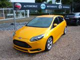 Ford Focus Limousine ST - Ford Focus aus 2013: ST