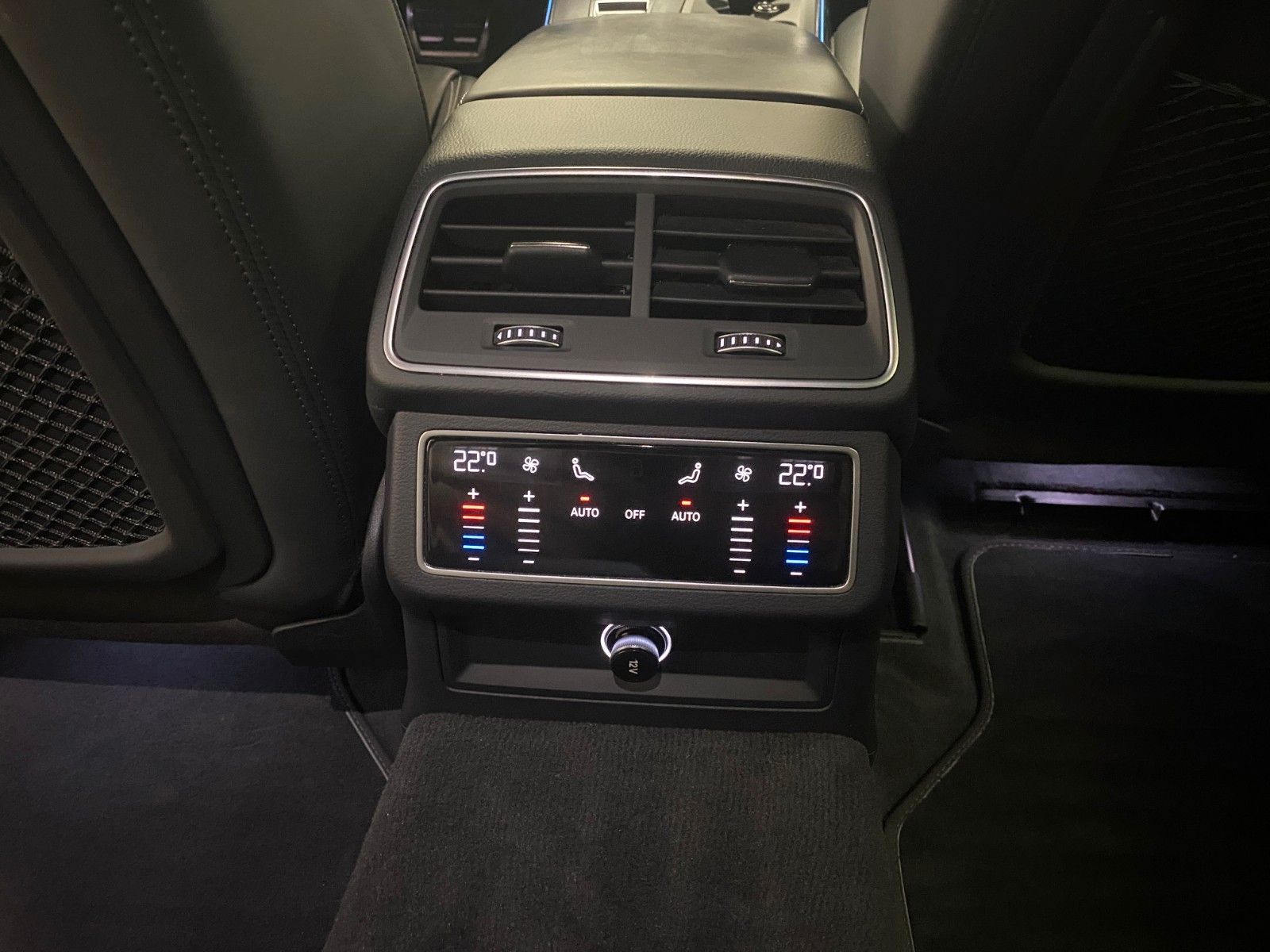 Fahrzeugabbildung Audi A6 55 TFSI e S tronic quattro sport Avant+S-Line