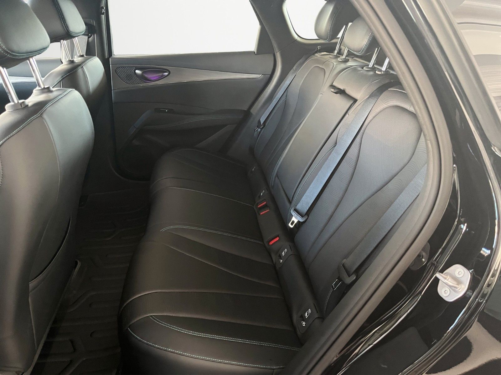 BYD SEAL 6