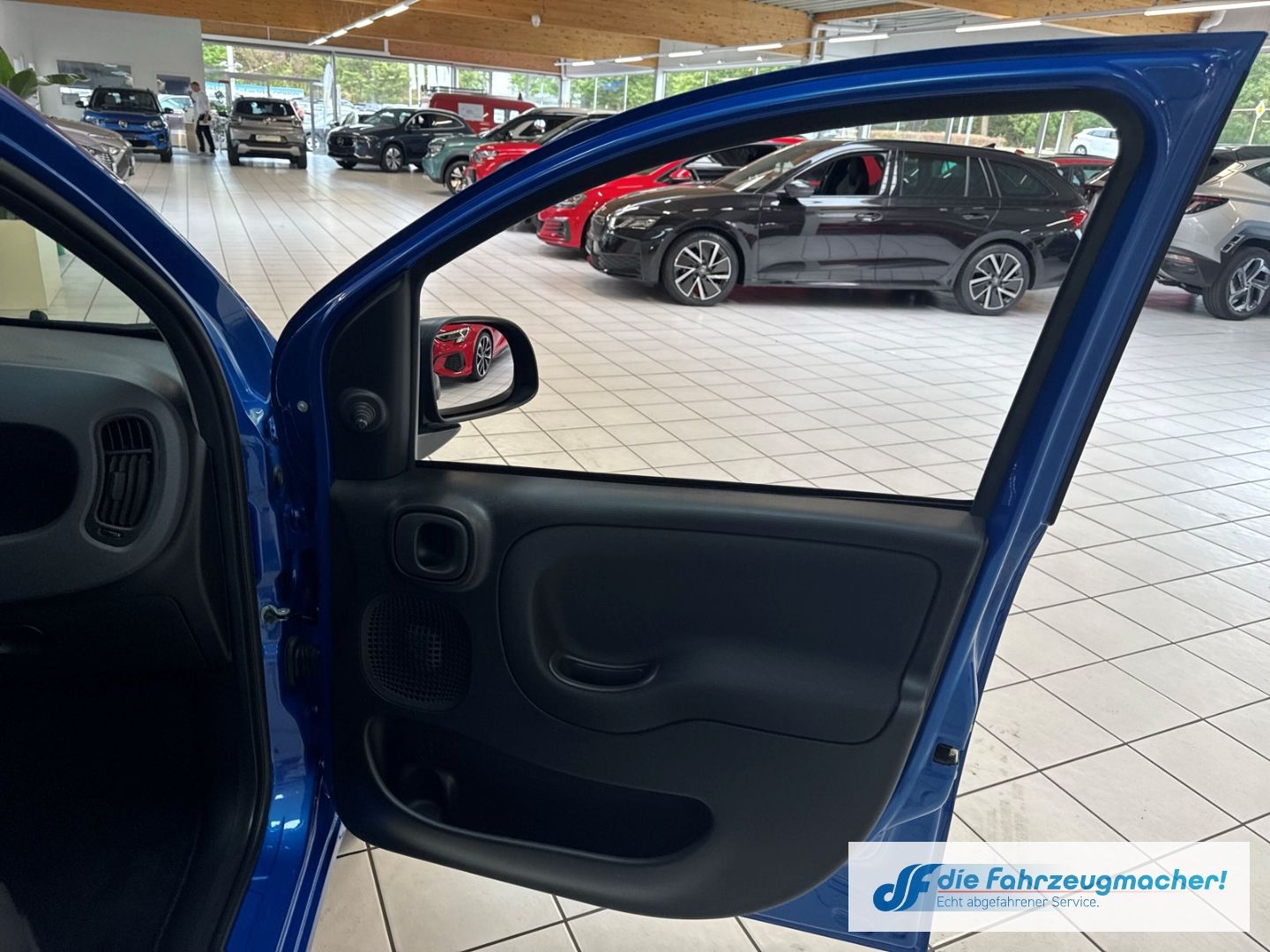 Fahrzeugabbildung Fiat Pandina Hybrid Radio BT Digitales Cockpit Spurha