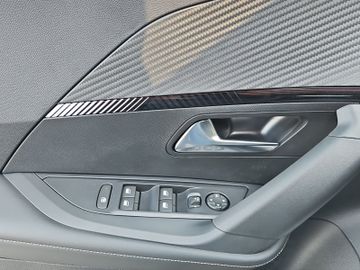 Peugeot E-2008 ALLURE Elektro 360°Kam*Keyless*Navi*