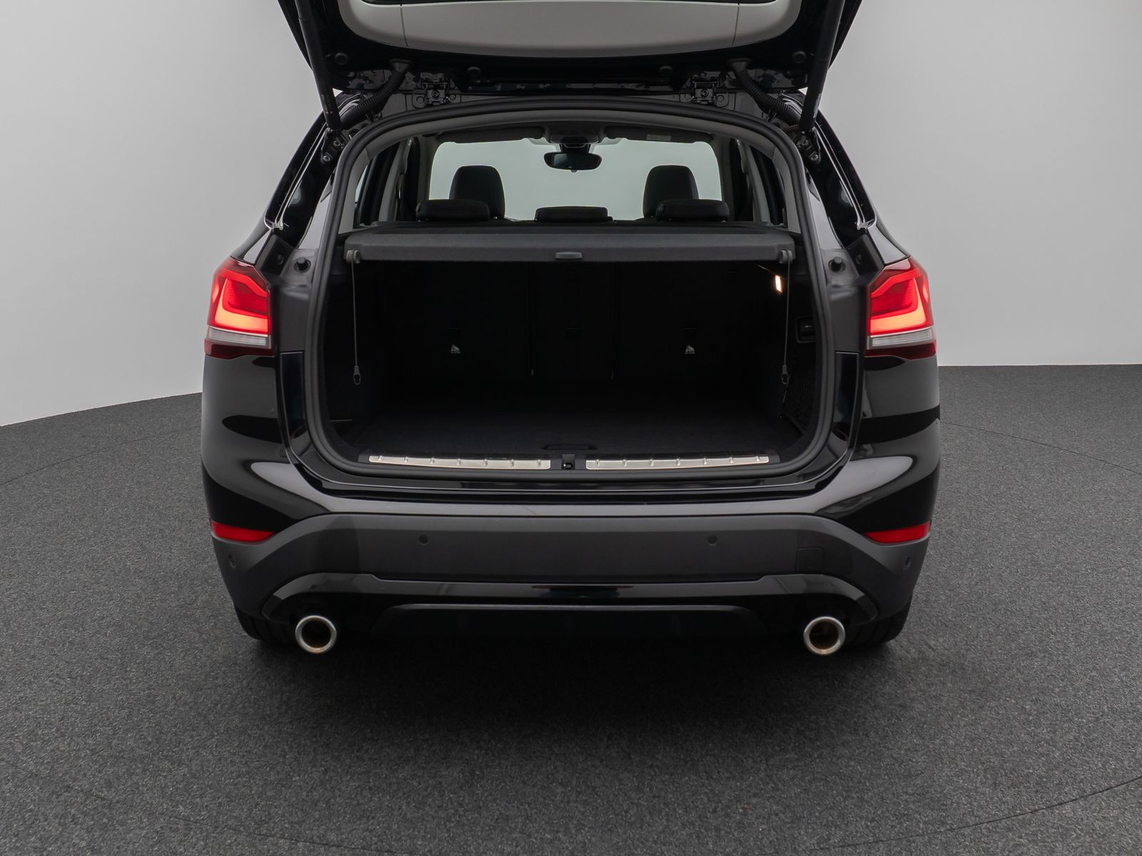 Fahrzeugabbildung BMW X1 xD20i Sport Line Panorama Kamera HUD DAB HiFi
