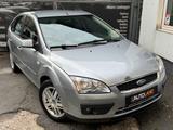 Ford Focus Lim. Ghia 1.6l*2.Hd*NUR 117Tkm*KLIMA*PDC - Ford Focus aus 2005: Ghia