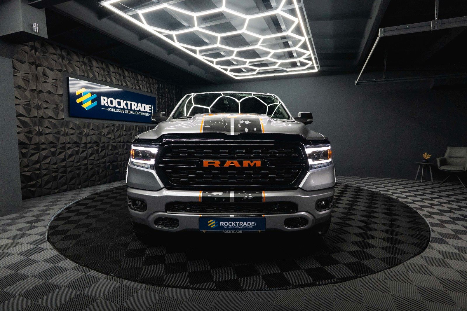Fahrzeugabbildung Dodge RAM 5.7 V8 HEMI 4x4 OFFROAD Night-Paket *LED*19%